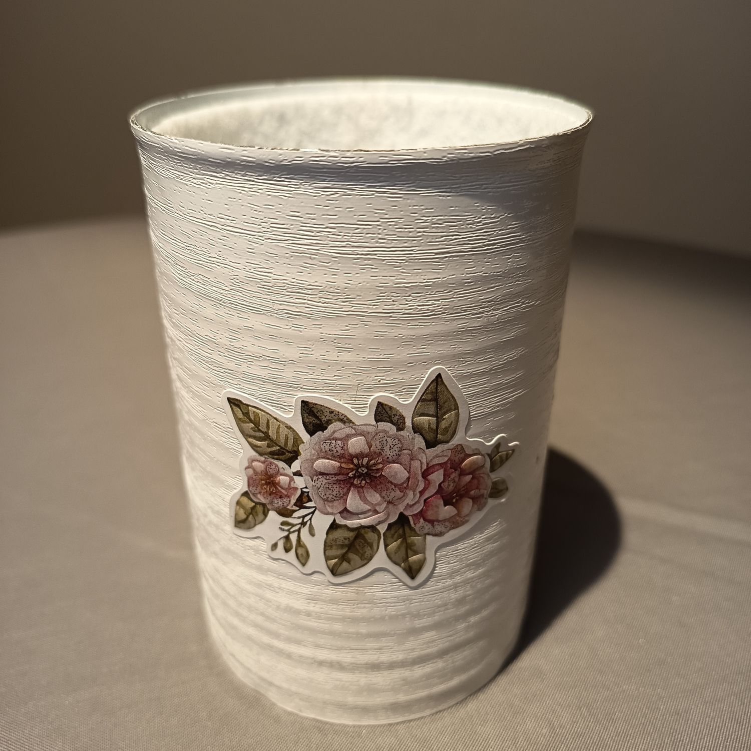 Dose mit Blumen Dekor