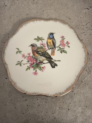 Vintage Porzellanteller mit Vogelmotiv & Goldrand Vintage Porzellanteller mit Vogelmotiv & Goldrand