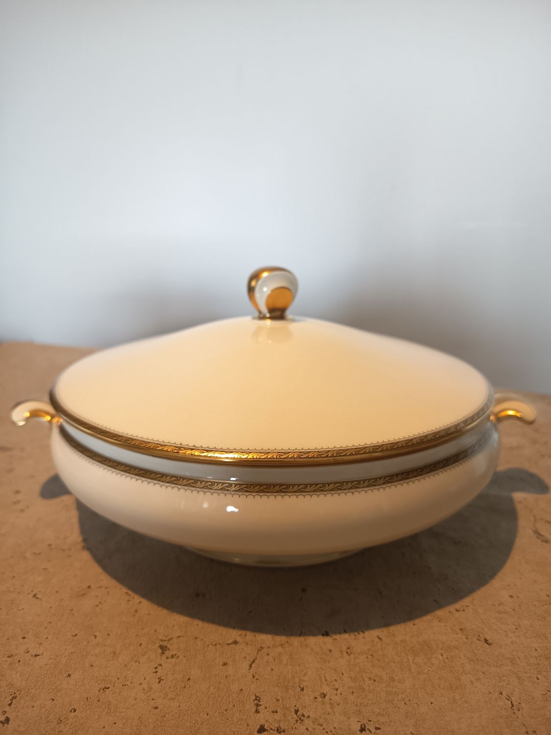 Hutschenreuther Hohenberg Deckelterrine / Ragoutschüssel – Porzellan mit Golddekor – Ø 20 cm Hutschenreuther Hohenberg Deckelterrine / Ragoutschüssel – Porzellan mit Golddekor – Ø 20 cm