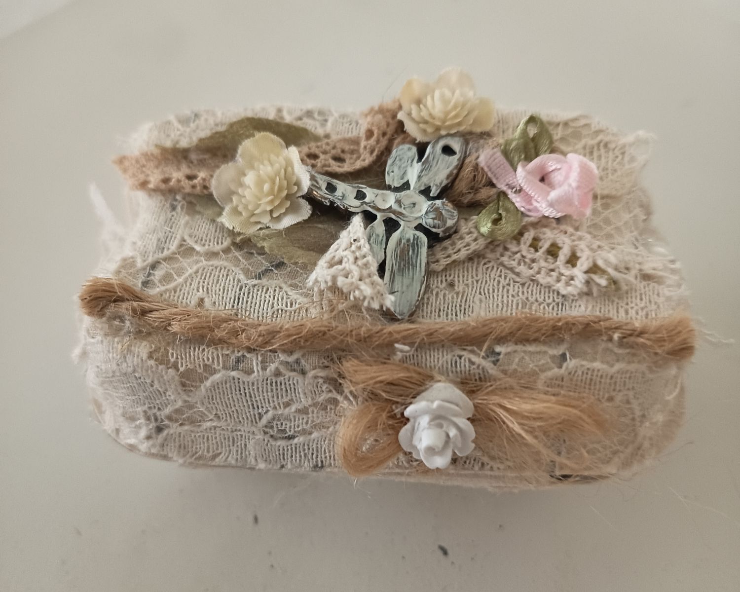 Shabby Chic Deko Mini Eierschachtel 9x5cm Shabby Chic Deko Mini Eierschachtel 9x5cm