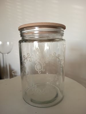 Aufbewahrungsglas mit Herzmotiv