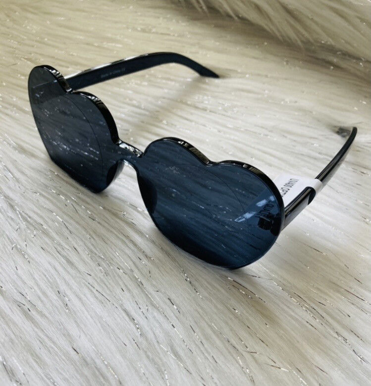 “HEART BREAKER” SUNGLASSES 