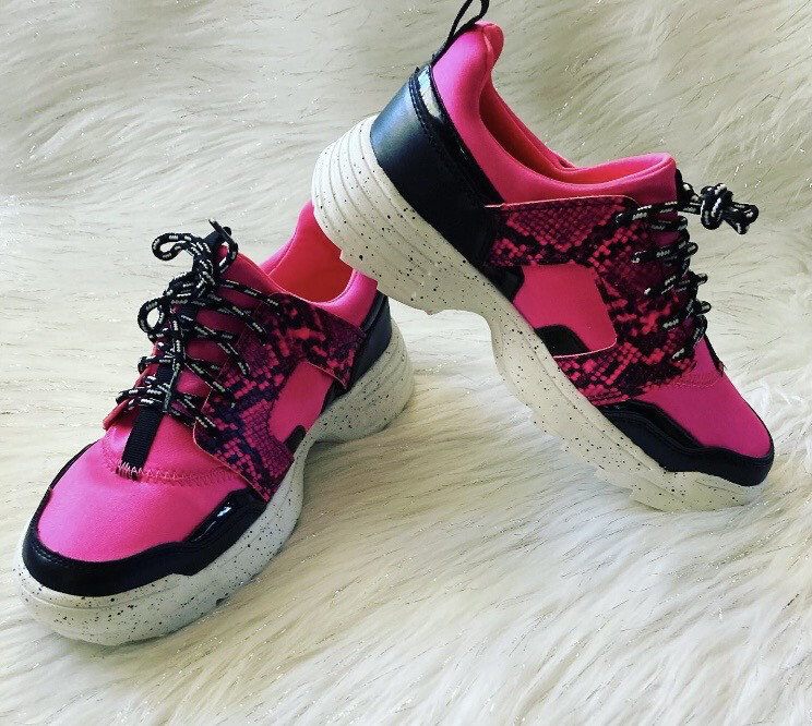 PINK SNEAKERS 