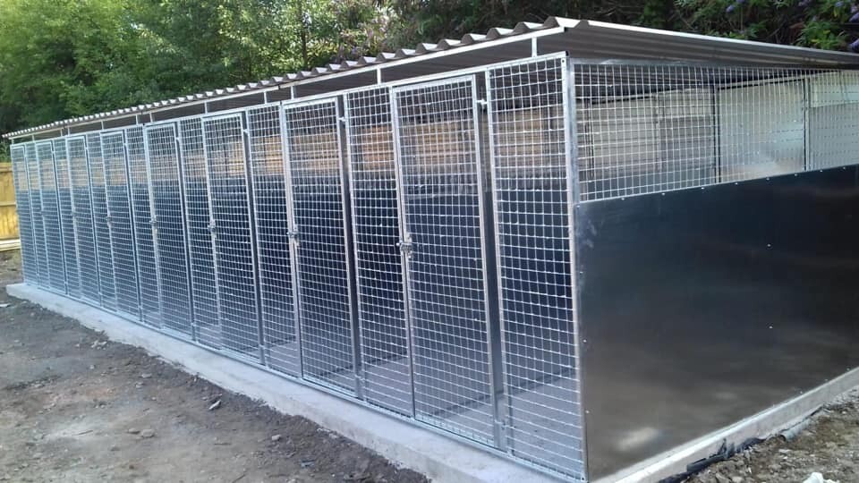 8 BLOCK DOG KENNEL/RUN