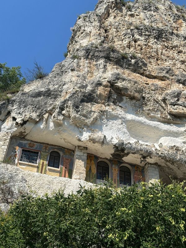 ? Heiliges Ritual im Felsenkloster Basarbowski - Dreifacher Segen für Heilung, Befreiung & neue Ausrichtung - für zwei Personen ? Heiliges Ritual im Felsenkloster Basarbowski - Dreifacher Segen für Heilung, Befreiung & neue Ausrichtung - für zwei Personen