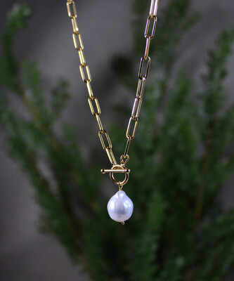 ​Gold plated necklace with natural Baroque pearl