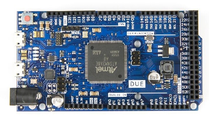 Carte microcontrôleur DUE 2013 avec câble USB