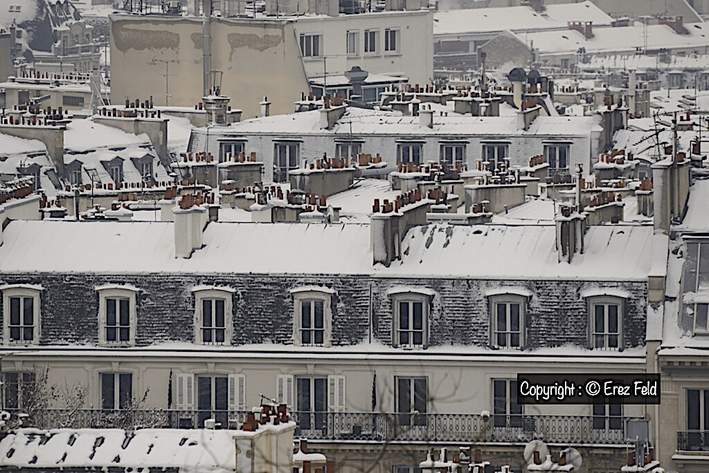 Paris roofs under Snow Paris roofs under Snow