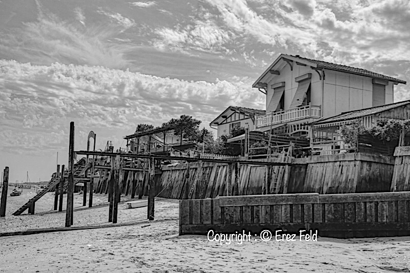 La Maison Bleue B&amp;W