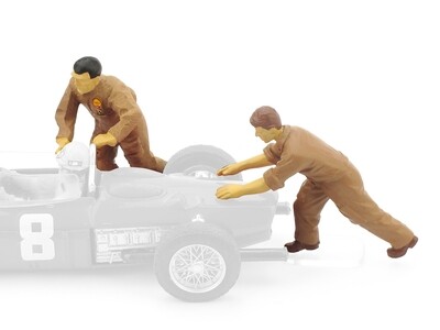 MECCANICI FERRARI CHE SPINGONO L'AUTO 1961