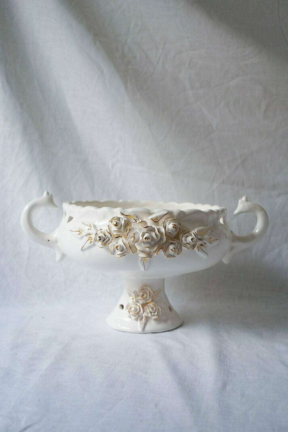 Henkelvase mit Fuß