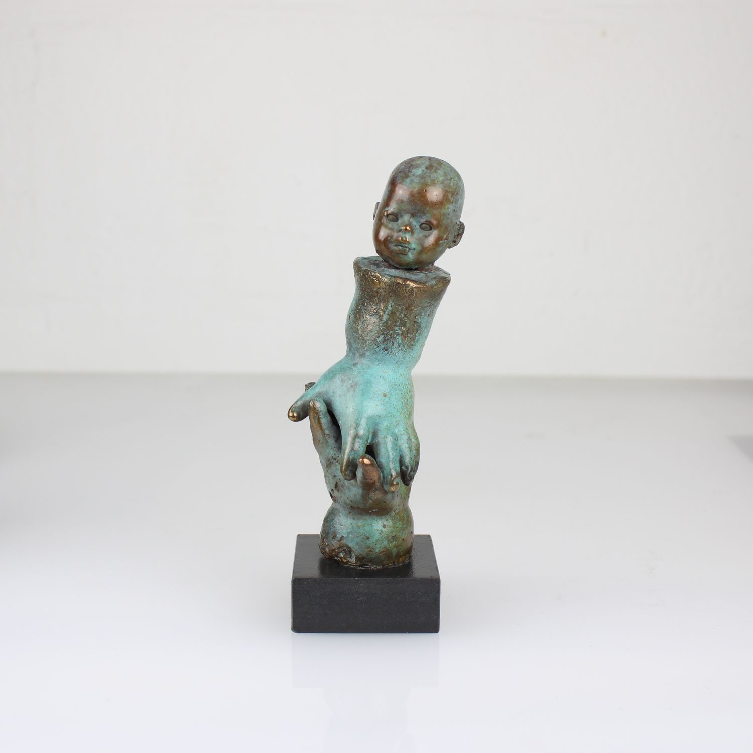 In Safe Hands - Unika