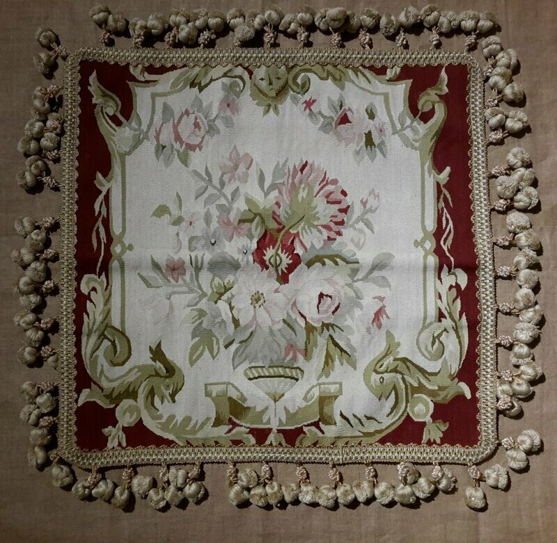 Coussin en tapisserie tout en soie