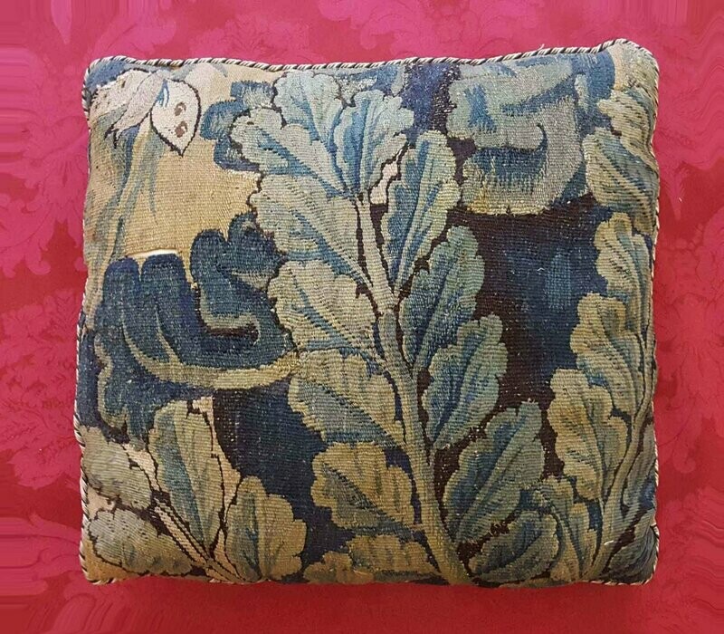 Coussin Tapisserie  - Fouille de Chou - VENDU