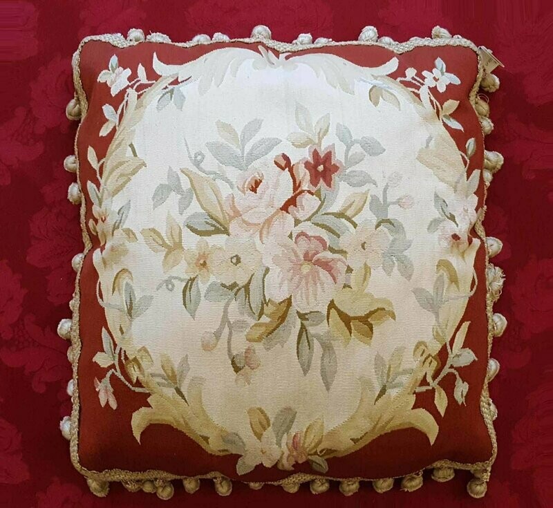 Coussin en tapisserie entièrement en soie