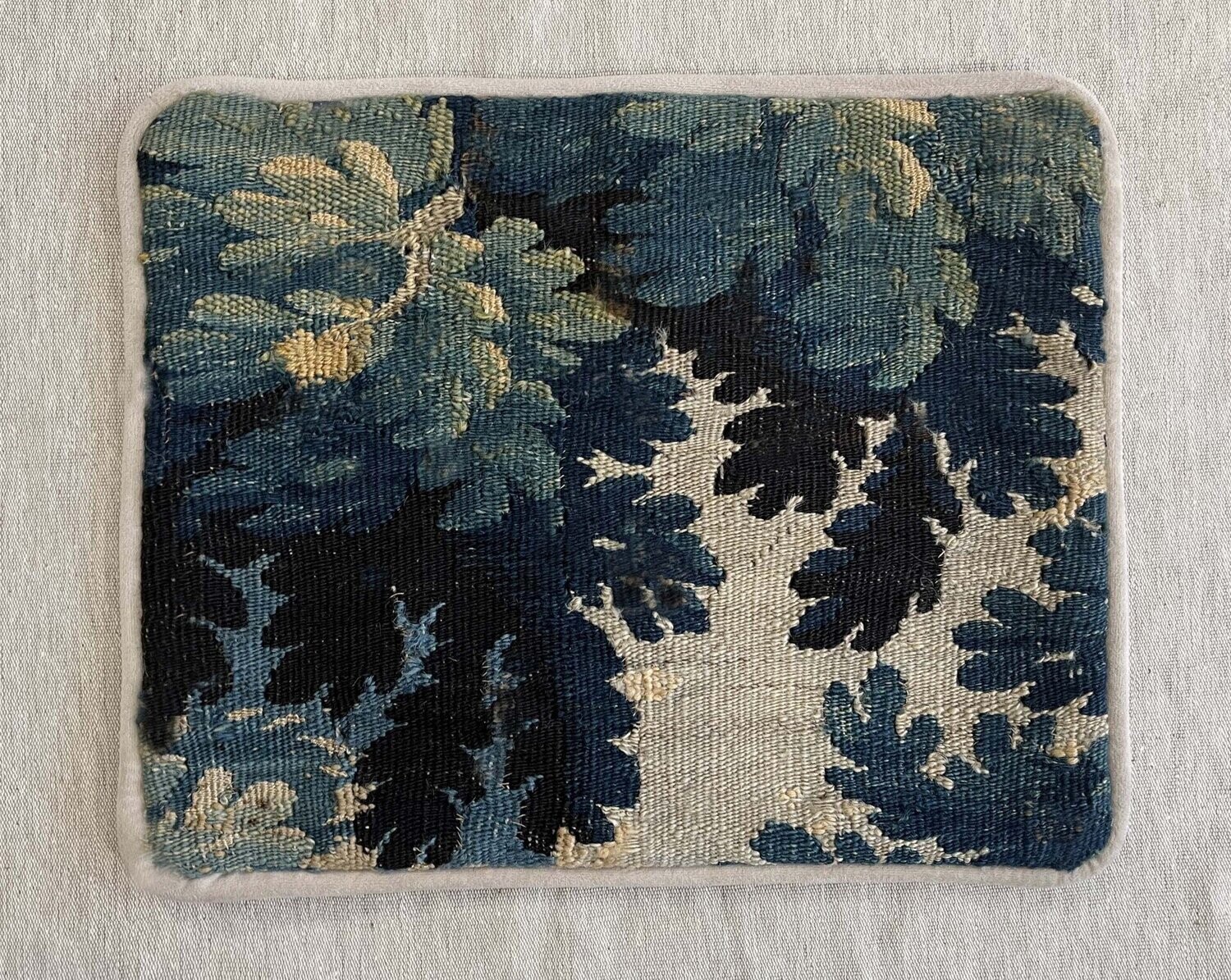 Coussin en tapisserie d'Aubusson 18e siècle