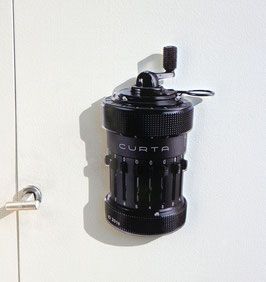 CURTA Magnet exakt auf Kontur gefräst - aus hochwertigem Acryl-Glas