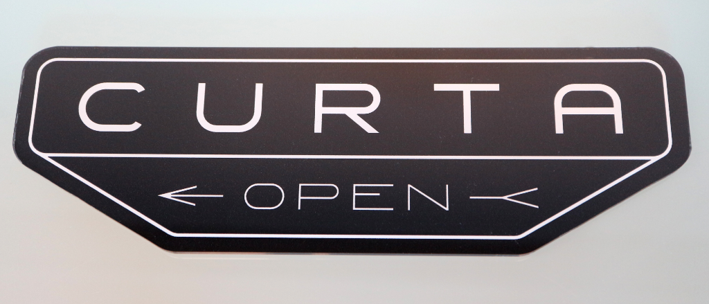 CURTA XL-Logo Magnet - aus hochwertigem Acryl-Glas