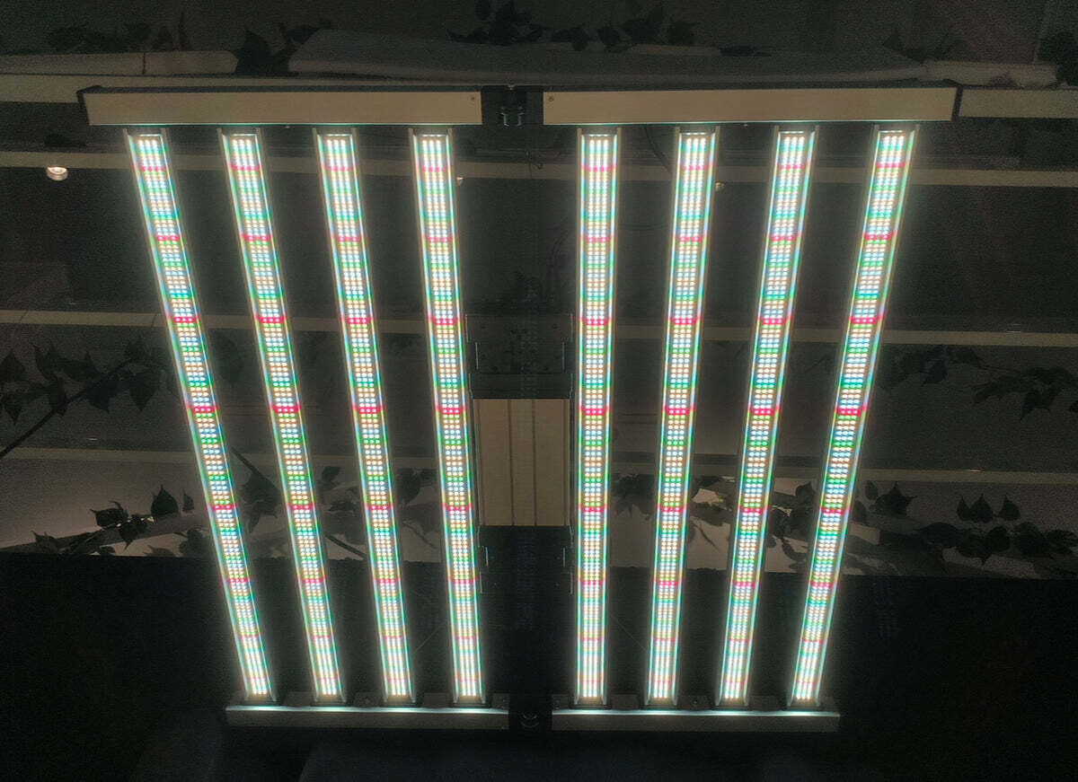 Mammoth Lighting LED System Mint White Samsung EVO LM301h, Inventronics Driver EVO, Emerald Green, 3000, 5000 Kelvin,120 &amp; 240 volt plug 880 watt 8 Bar 2711 μmol/ second 44x44x3 inch 1/ each