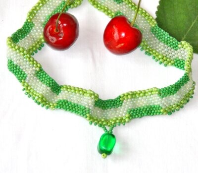 Choker, Halsband, Halsschmuck in frischem Grün *Upcyclingprodukt*