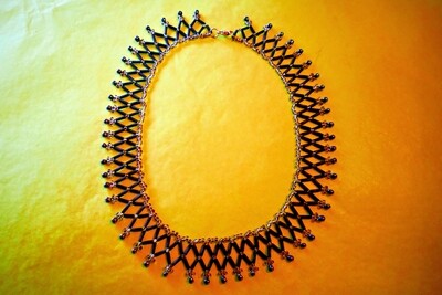 Collier in Nettingtechnik