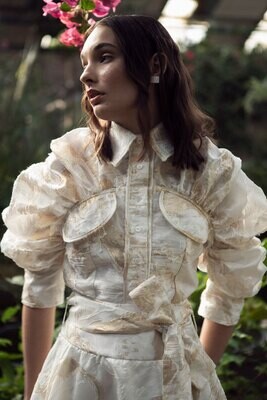 FLEUR VOLUME SLEEVE BLOUSE
(Gold Metallic) FLEUR VOLUME SLEEVE BLOUSE
(Gold Metallic)