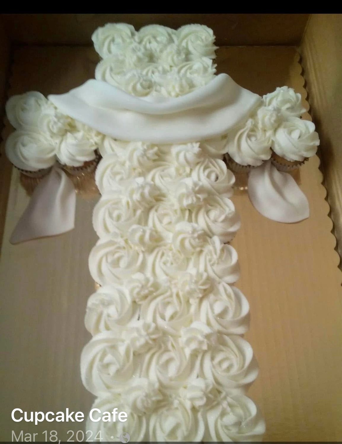 Communion Pull Apart Cupcake Cake