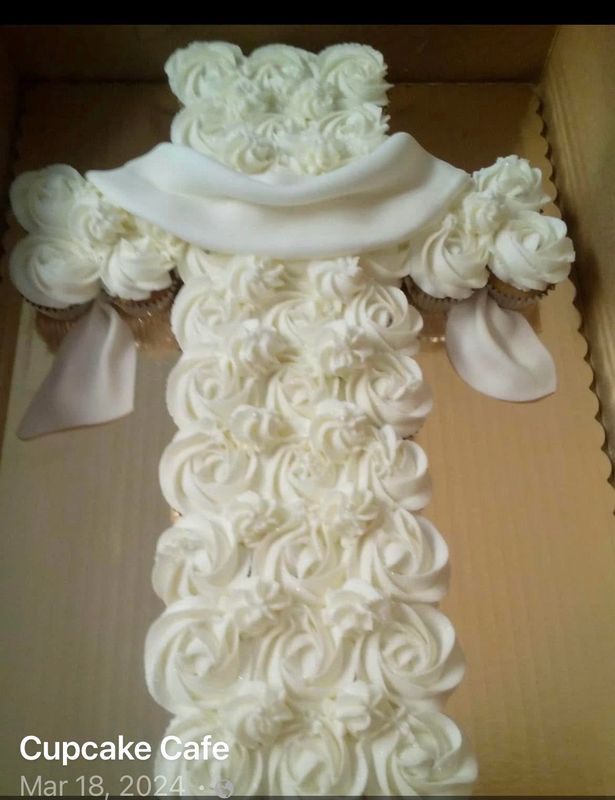 Communion Pull Apart Cupcake Cake
