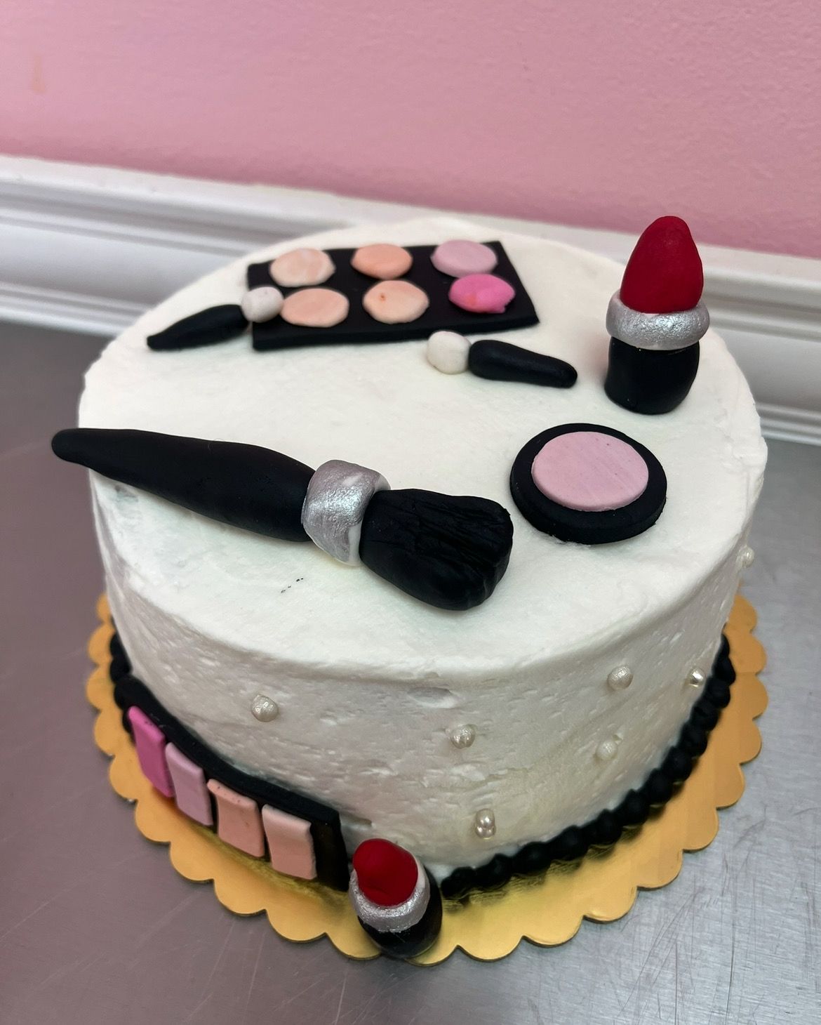Kids Bake and Decorate Make-up Cake Sunday January 18th 10am-3pm