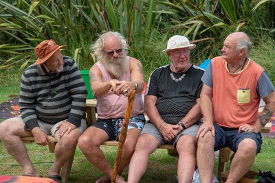 Old Blokes : Living in Ease and Grace