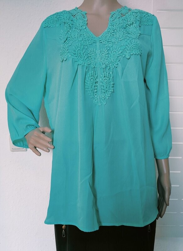 Chiffonbluse mit Häkelborte. DE-Größe 46