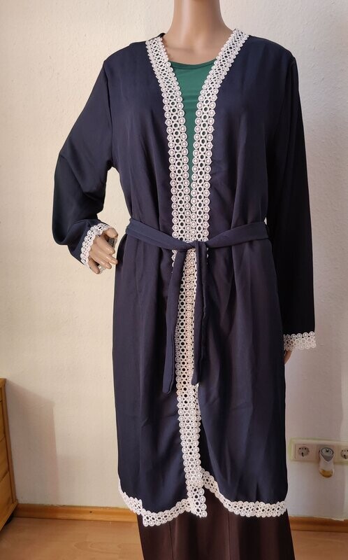 Cardigan mit Spitzenbesatz - Kimonostyle Cardigan mit Spitzenbesatz - Kimonostyle