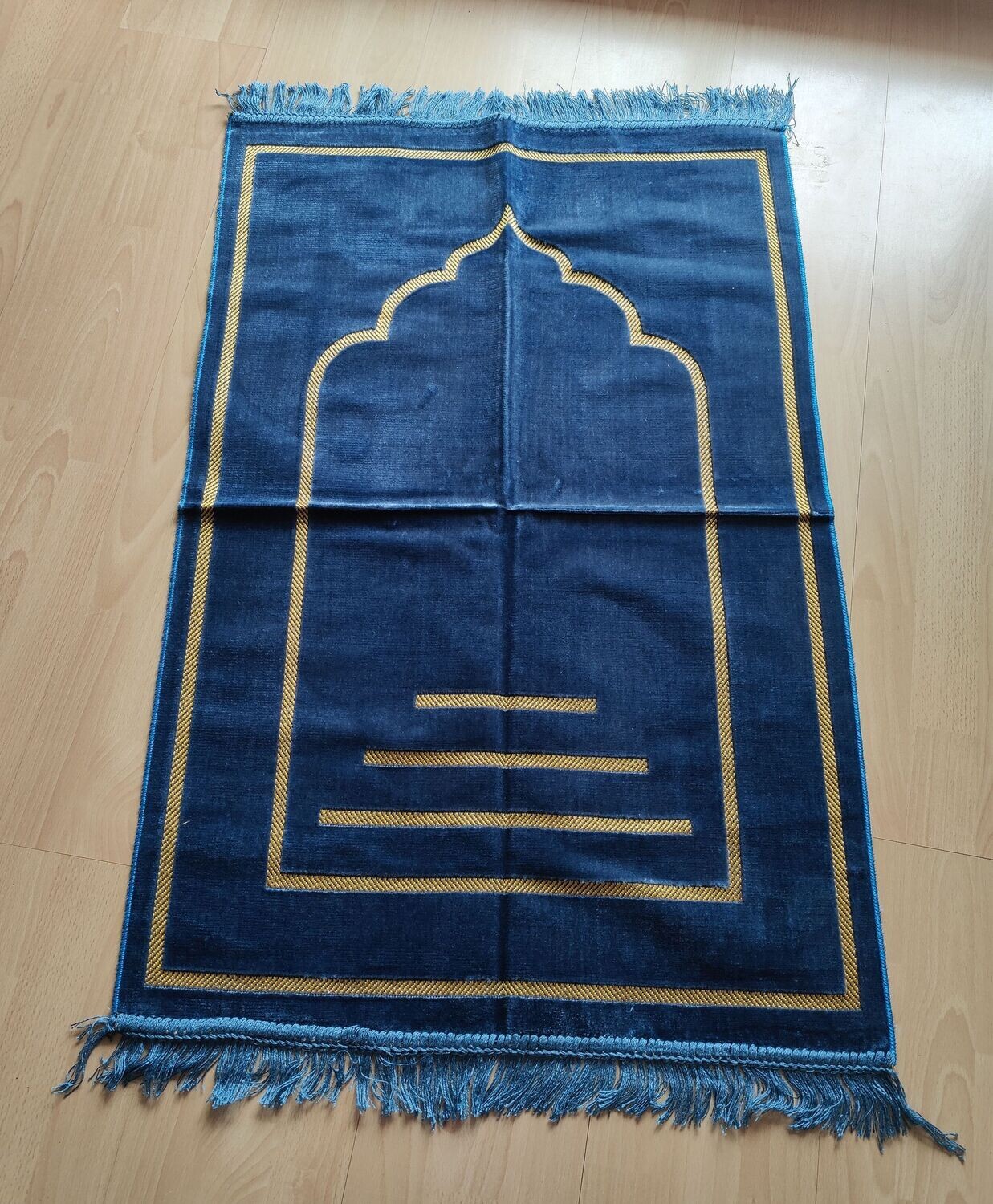 Sijaada, Gebetsteppich Blau mit goldfarbener Stickerei