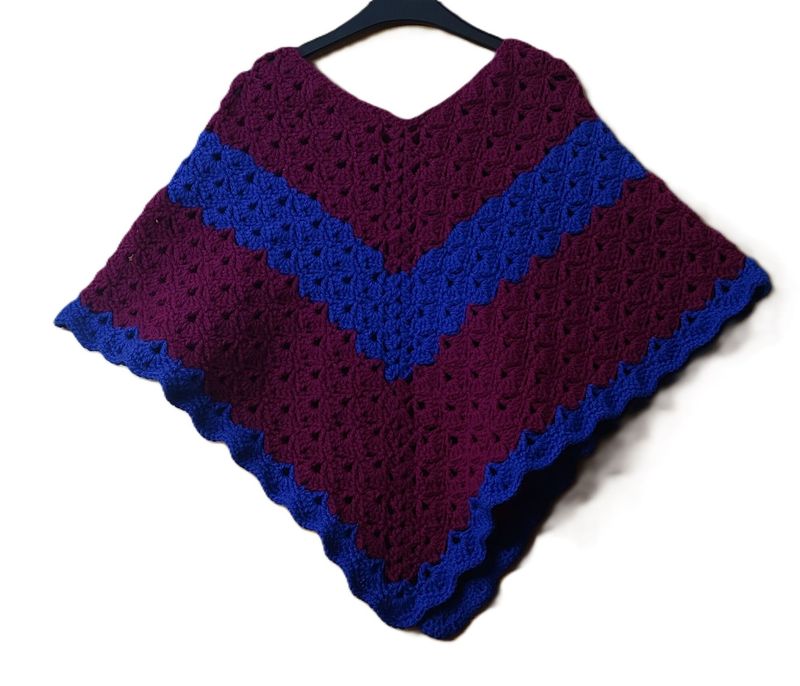 Zweifarbiger Poncho