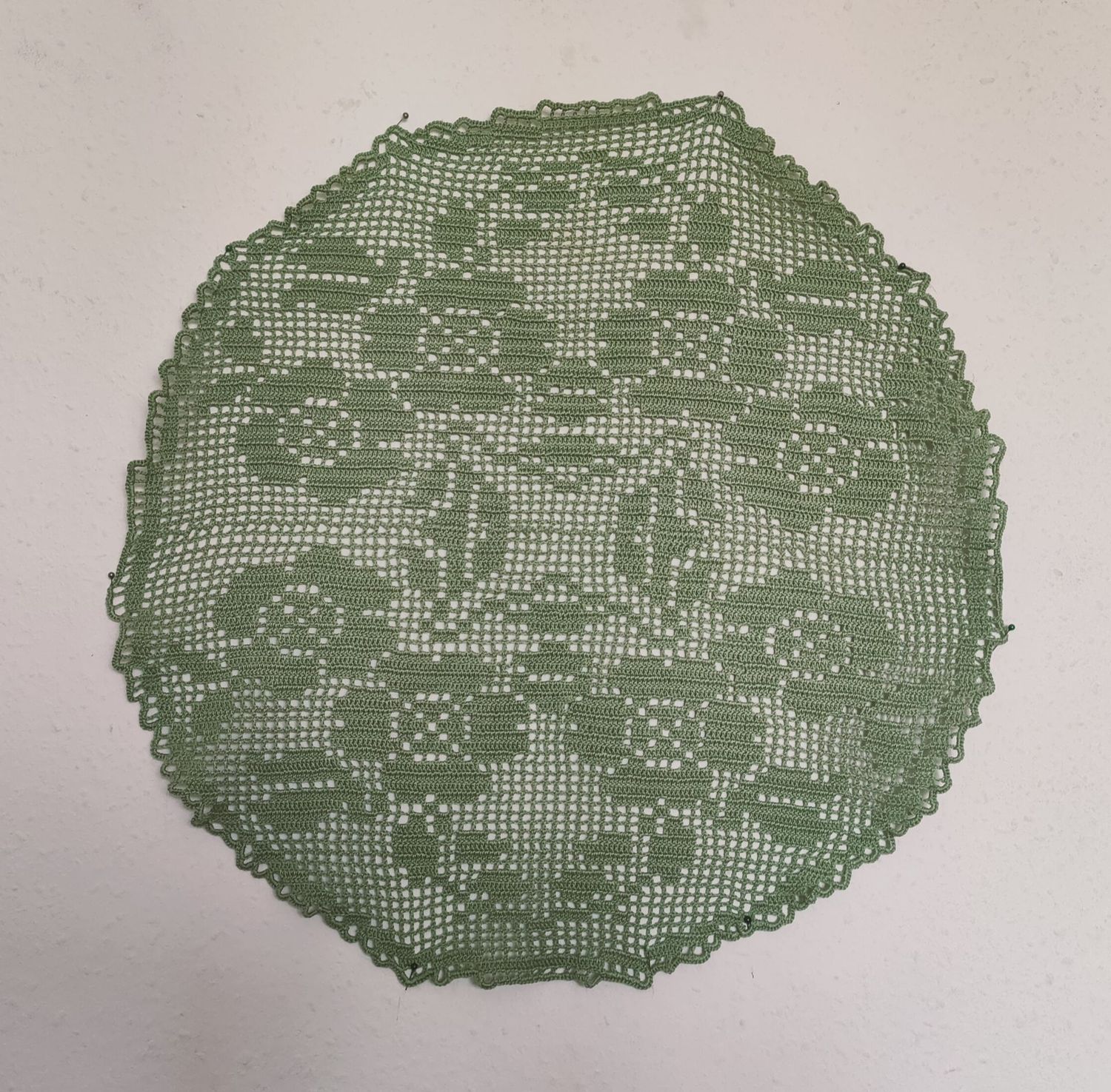Deckchen, Wanddeko - Echte Handarbeit. Farbe Salbeigrün