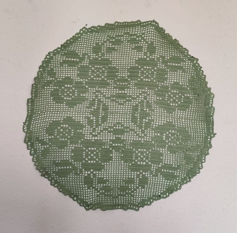 Deckchen, Wanddeko - Echte Handarbeit. Farbe Salbeigrün