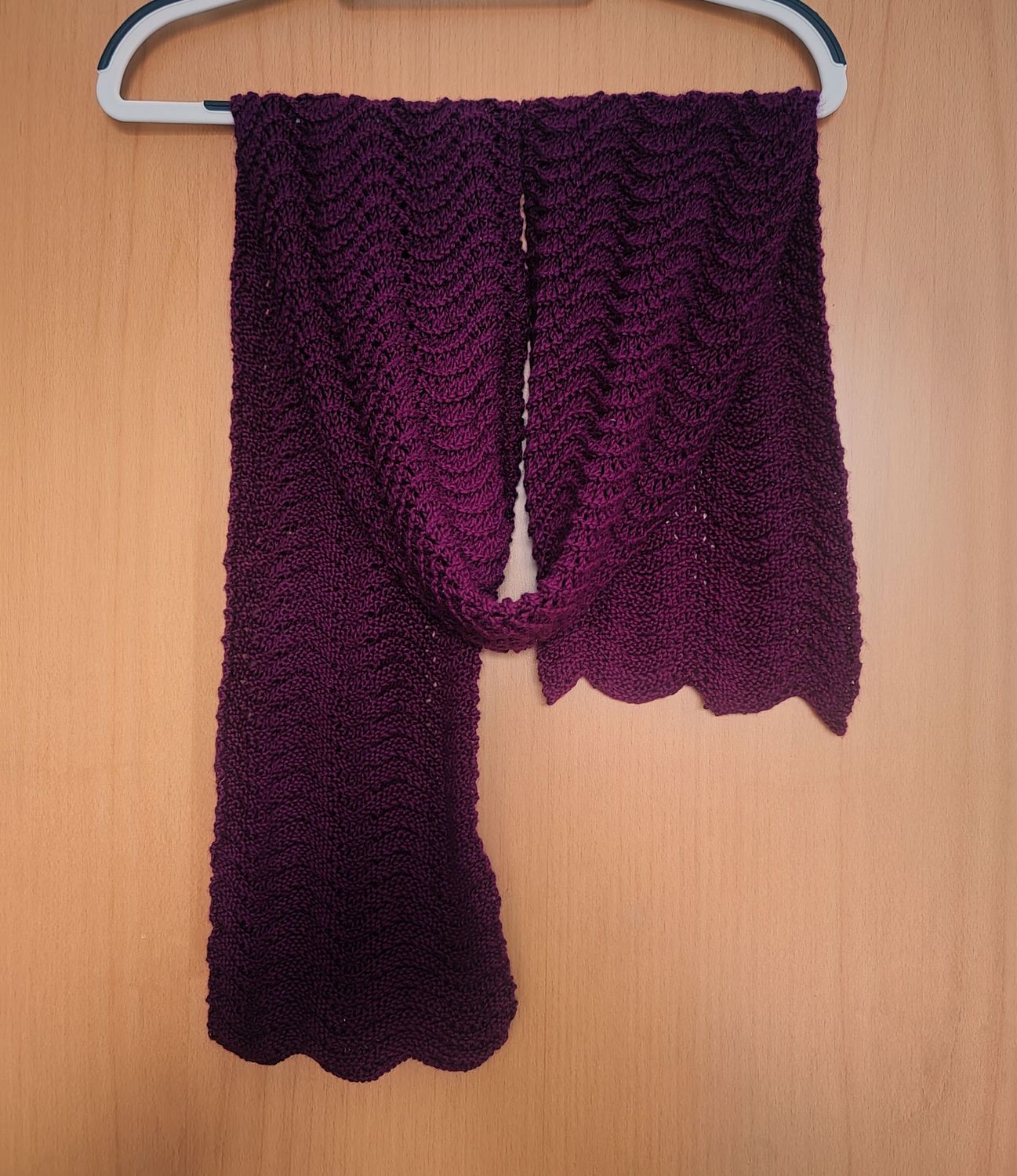 Schal mit Wellenmuster - handgestrickt Schal mit Wellenmuster - handgestrickt