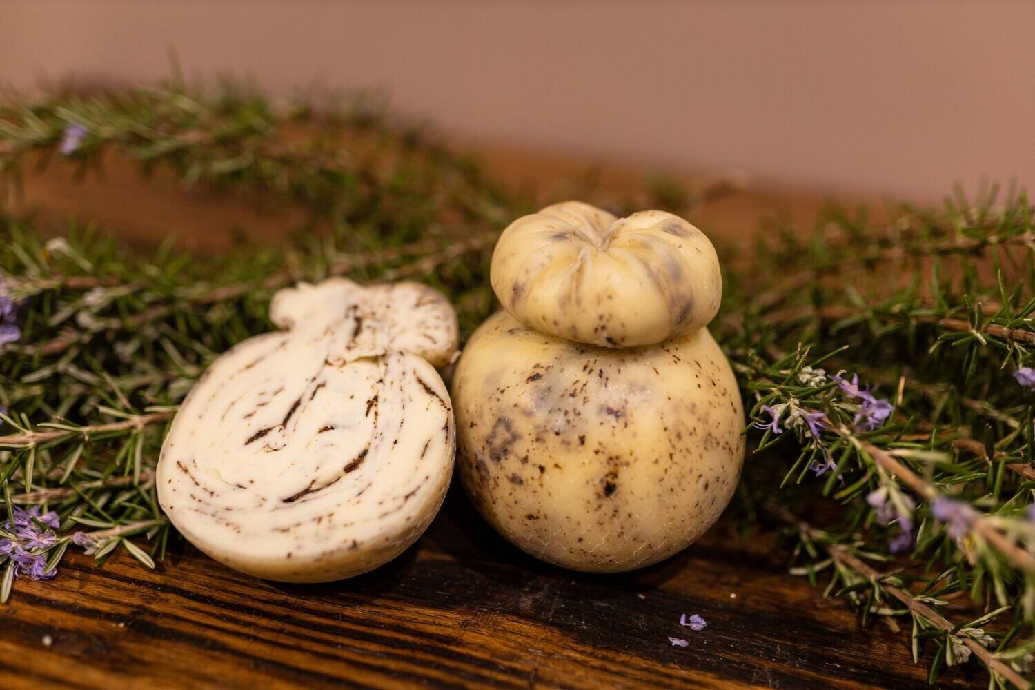 Scamorza al Tartufo Nero di Basilicata