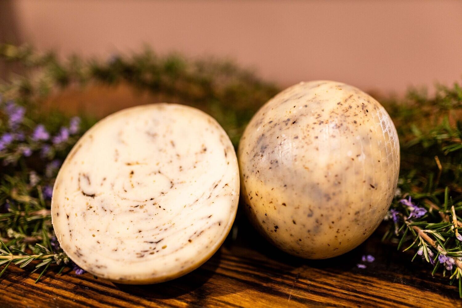 Caciocavallo al Tartufo Nero di Basilicata