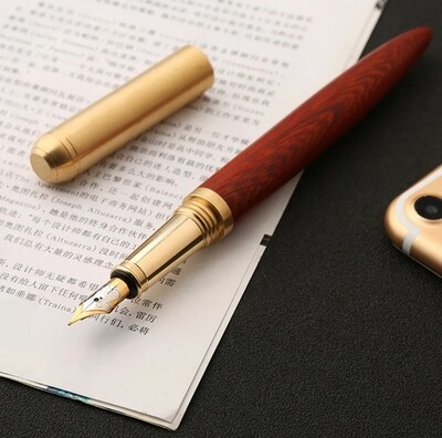Penna stilografica in legno con accessori in ottone