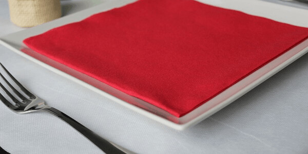 Servilleta air laid 40x40 cm. Plegado 1/4.  Caja de 600 und. ROJO