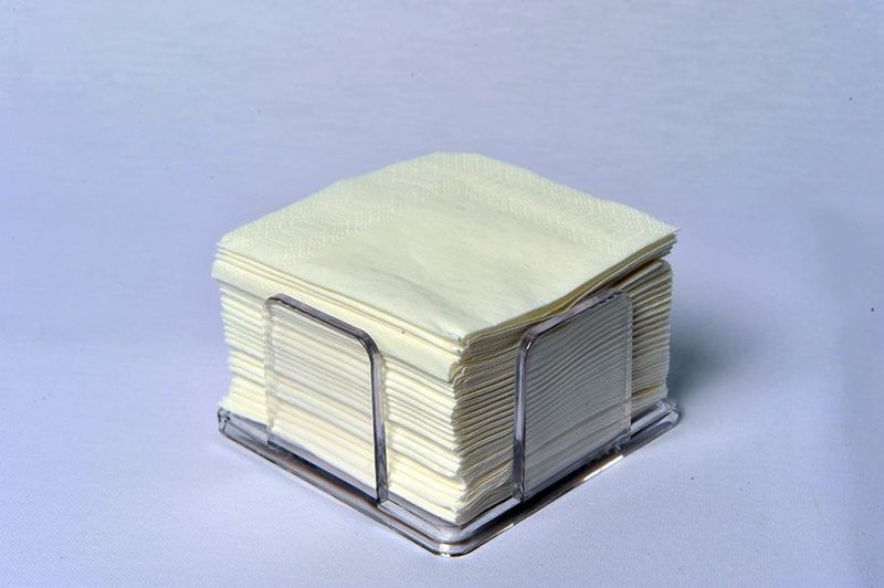 Caja 5.000 Servilleta cóctel . Plegada 10x10 cm. Abierta 20x20 cm. BLANCA