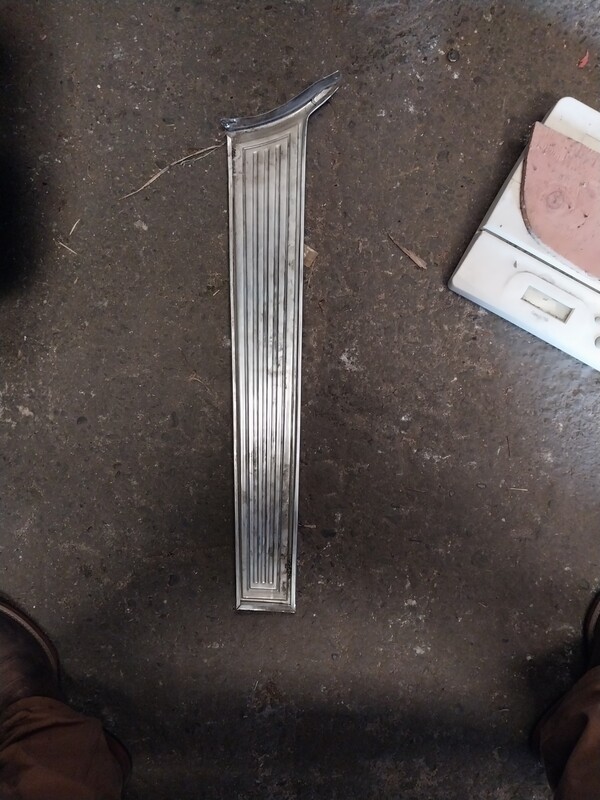 Right reat gran torino wheel well trim