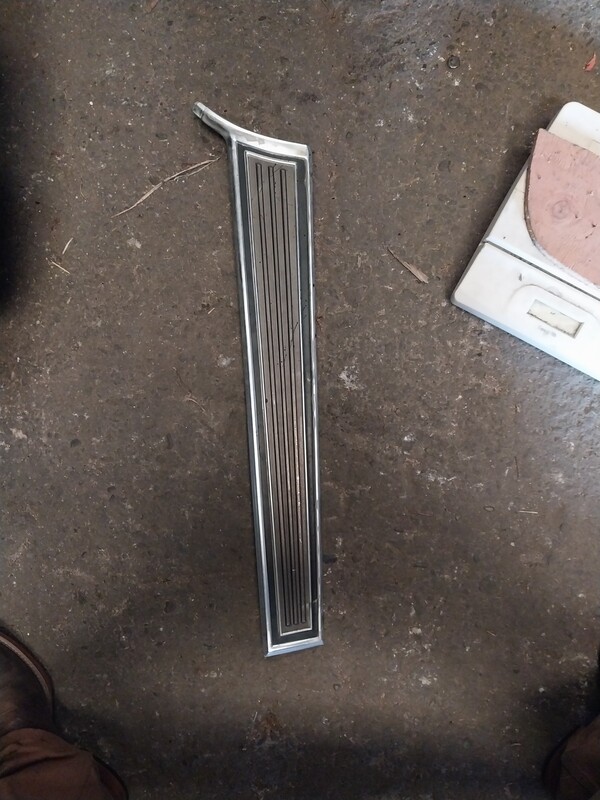 Right reat gran torino wheel well trim