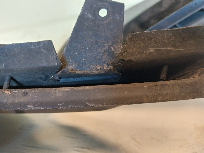 72-76 front window defrost vents pair