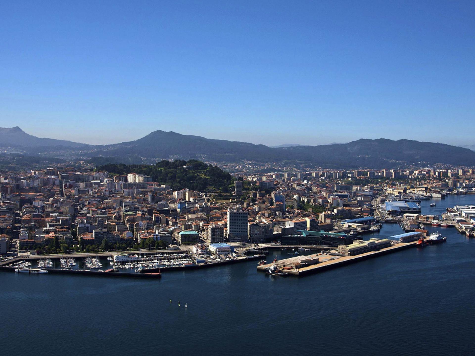 Vigo ↔ Porto Airport Private Transfer