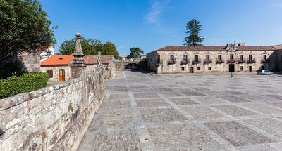 Porto Airport ↔ Cambados Private Transfer Pazo de Fefiñáns in Cambados