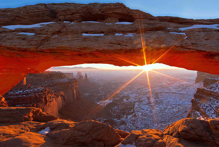 Mesa Arch Canyonlands (日出东方)