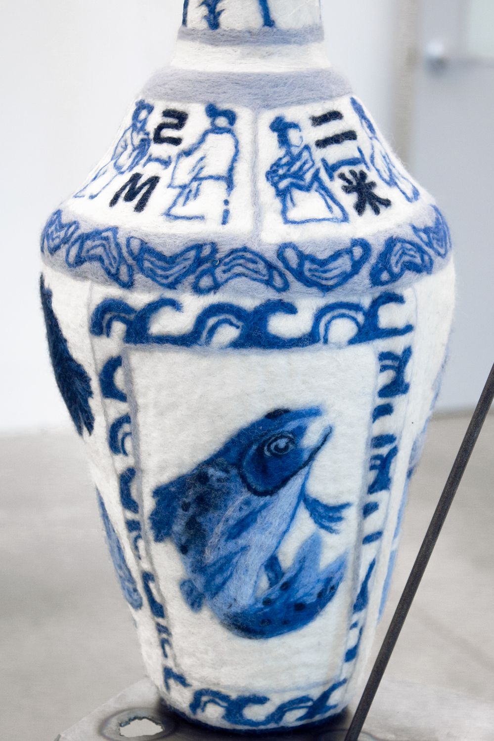 Blue and White Capsule 青花胶囊