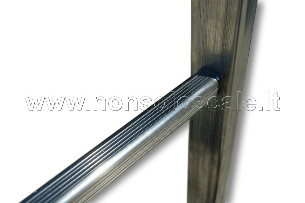 Scala Stilo/S Facal pioli quadri 24x24 mm dettaglio